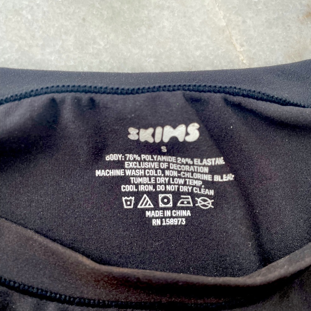 Skims SKIMS long sleeve stretchy shirt